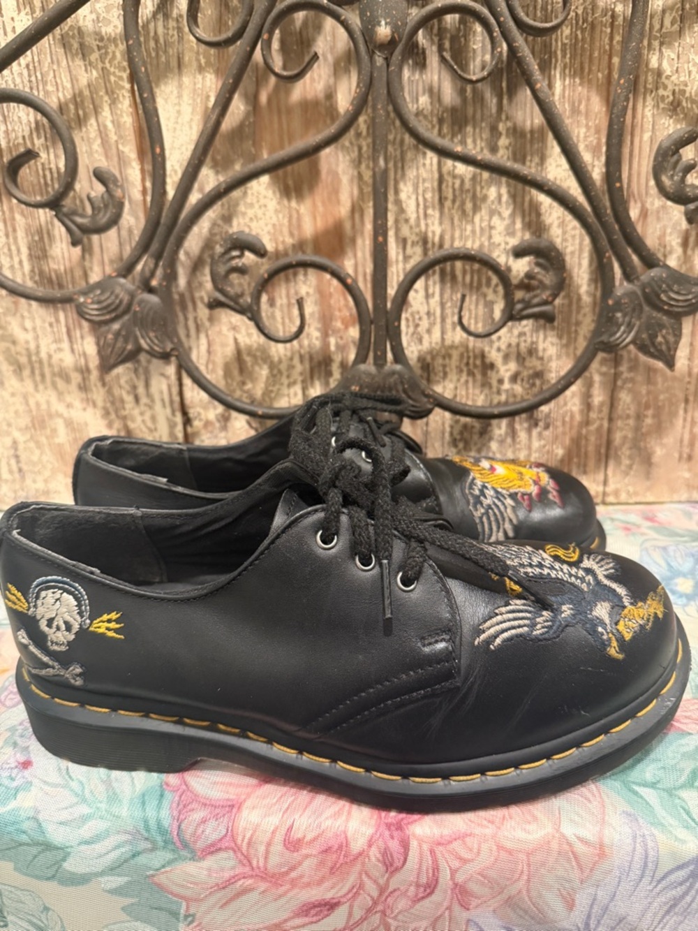 Dr Martens Embroidered Eagle Tiger Leather Shoes 8 ladies punk emo